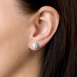 Stříbrné perlové náušnice v uchu 29004.1