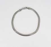 Stříbrný náramek na ruku hádek 3056260023