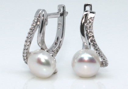 Stříbrné náušnice s perlou 307301