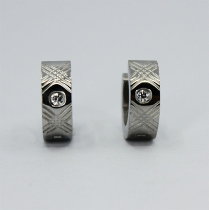 Náušnice se zirkonem z chirurgické oceli Inori INER95A