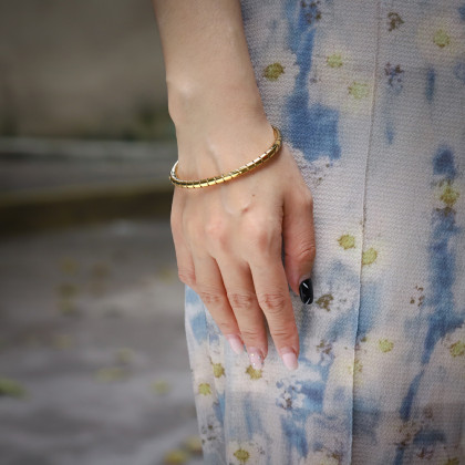 Stylový náramek bangle MBSG14GD