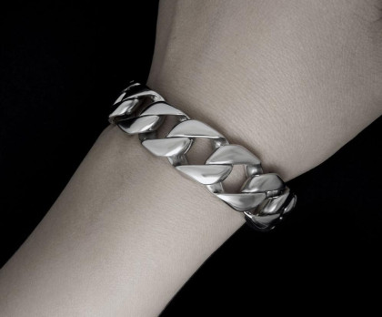 Ocelový náramek na ruku JCFCE045