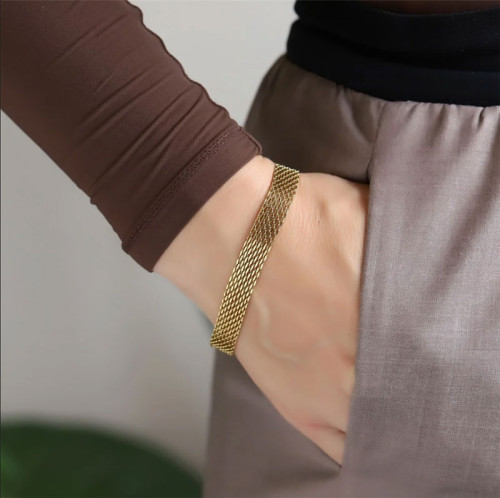 Elegantní zlatý náramek z chirurgické oceli BSS1107