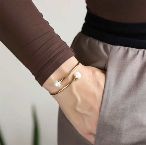 Elegantní pevný náramek s perlami chirurgická ocel BSSG213