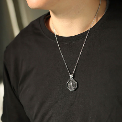 Pánský náhrdelník lev z chirurgické oceli PSS1125