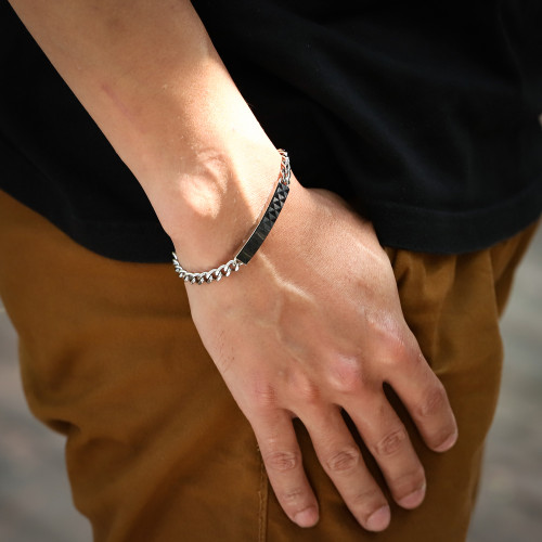 Moderní náramek z chirurgické oceli BSS1009GD